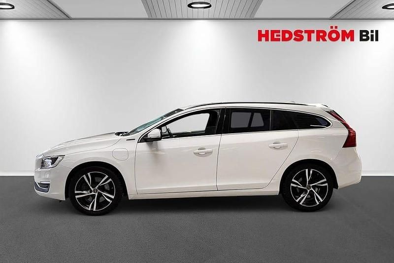 Begagnad Volvo V60 Momentum 234 HK (172 kW) 2017 Vit Kombi