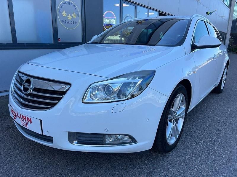 Vit Begagnad 2012 Opel Insignia Sport Kombi | 43 999 kr (Marknadspris) - Bild 1/4