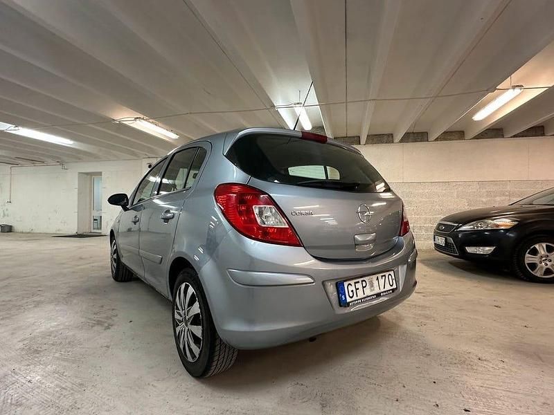 Begagnad Opel Corsa 81 HK (59 kW) 2006 Grå Halvkombi