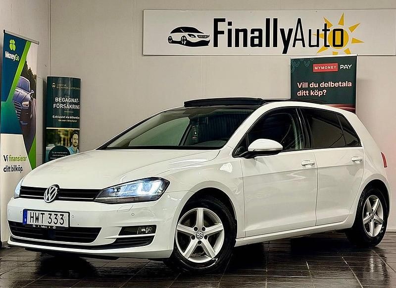 Pärlemor vit Begagnad 2015 VW Golf VII Halvkombi | 158 900 kr (Dyr) - Bild 1/4