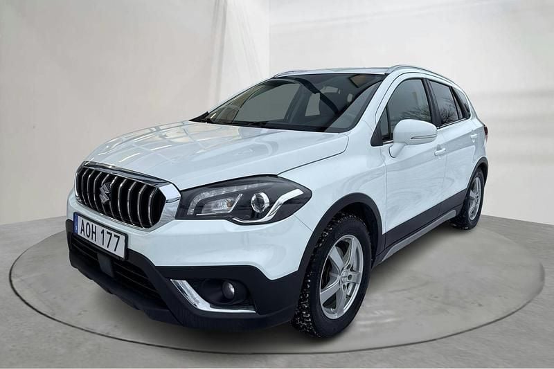 Vit Begagnad 2018 Suzuki SX4 S-Cross | 140 000 kr (Marknadspris) - Bild 1/4