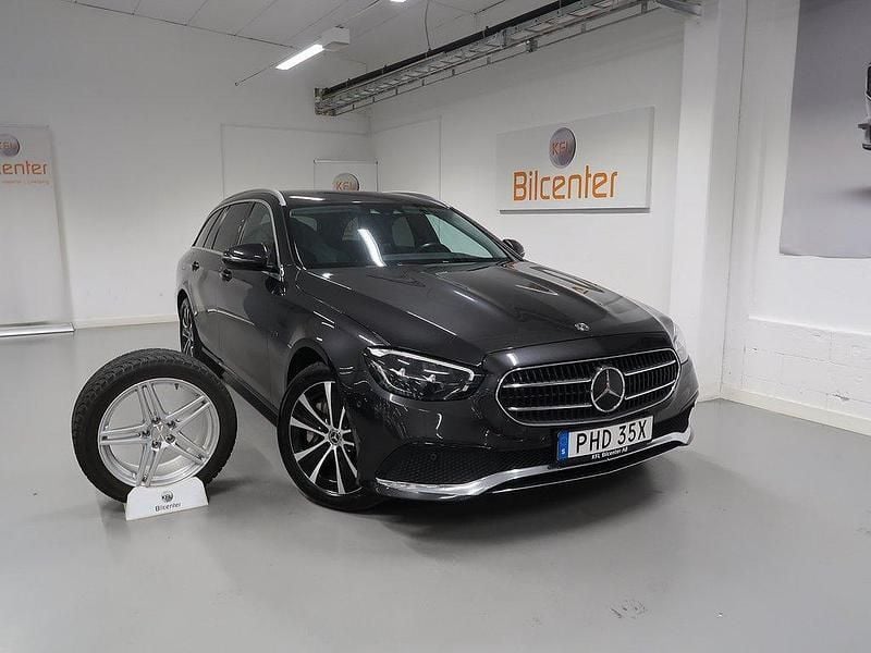 Grå Begagnad 2020 Mercedes E300 Kombi | 379 900 kr (Marknadspris) - Bild 1/3