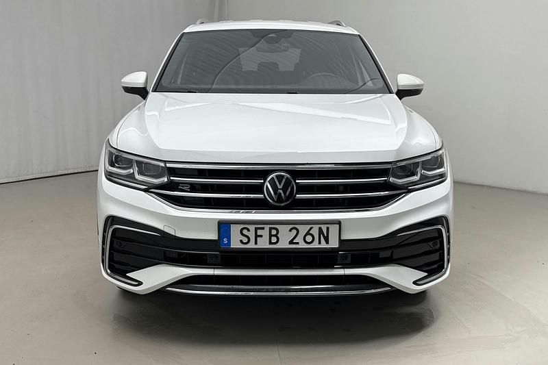 Begagnad VW Tiguan Allspace R-line 200 HK (147 kW) 2022 Vit SUV