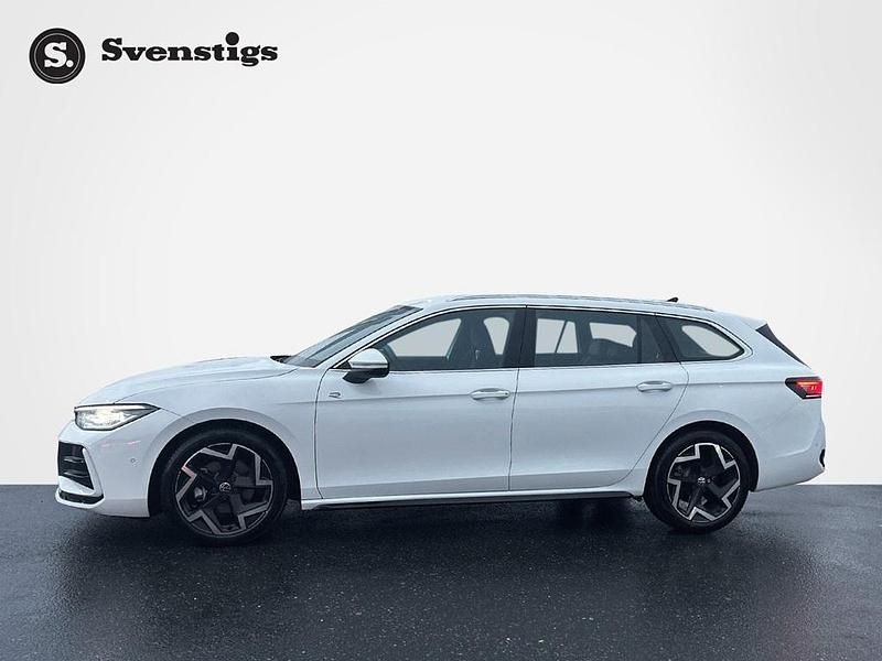 Begagnad VW Passat R-line 150 HK (110 kW) 2025 Vit Kombi