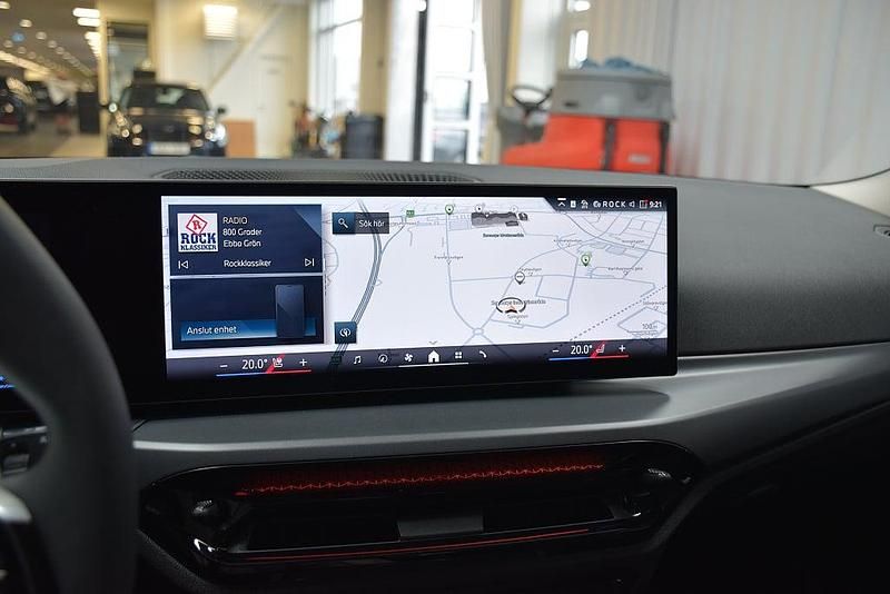 Begagnad BMW 330e 15 HK (11 kW) 2025 Svart Kombi