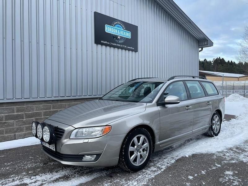 Begagnad Volvo V70 116 HK (85 kW) 2014 Seashellbeigemetallic Kombi