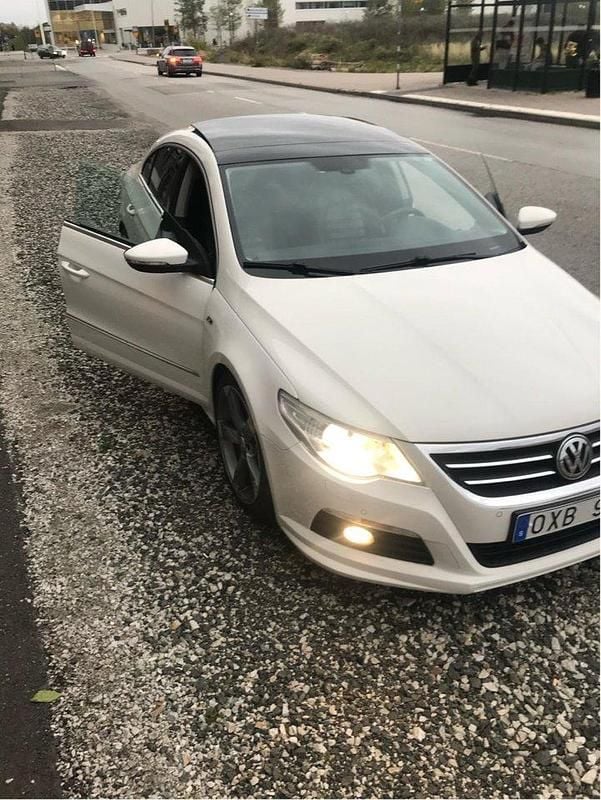 Vit Begagnad 2011 VW CC Sedan | 90 000 kr (Marknadspris) - Bild 1/4