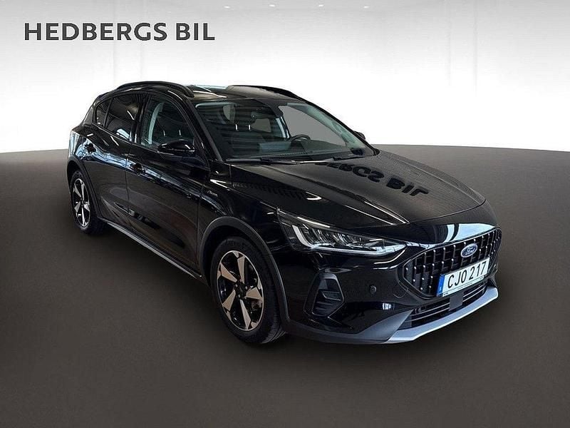 Svart Begagnad 2022 Ford Focus Active Halvkombi | 239 800 kr (Dyr) - Bild 1/4