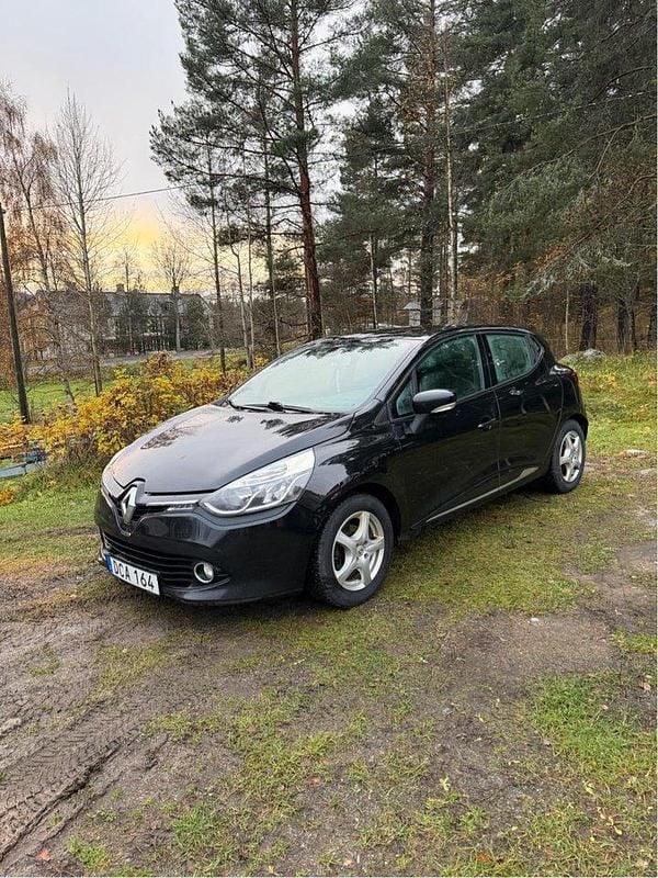 Svart Begagnad 2014 Renault Clio IV Halvkombi | 45 000 kr (Bra pris) - Bild 1/4