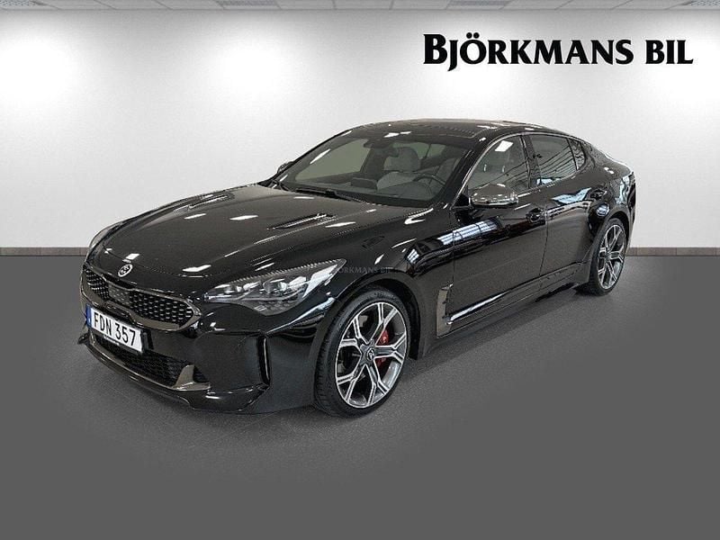 Svart Begagnad 2018 Kia Stinger 3 Sportkupé | 304 900 kr - Bild 1/4