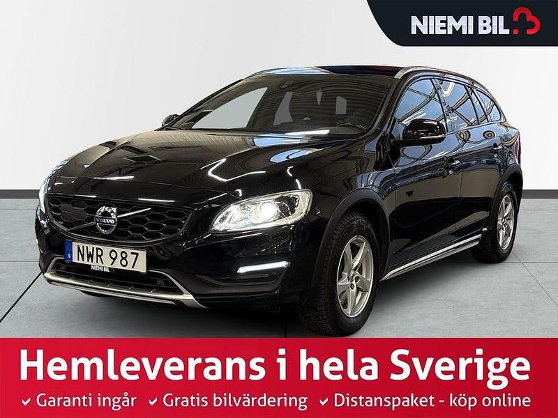 Svart Begagnad 2016 Volvo V60 CC Summum Kombi | 209 900 kr (Marknadspris) - Bild 1/3
