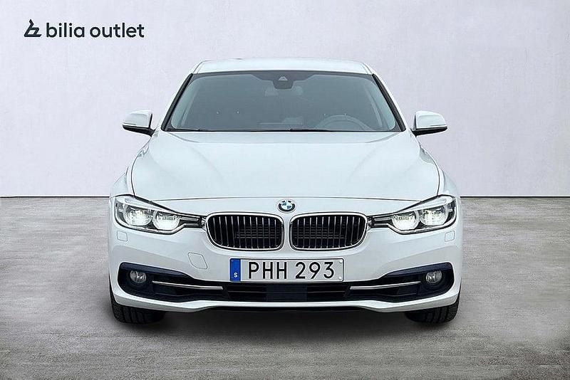 Begagnad BMW 330 Sport Line 252 HK (185 kW) 2017 Vit Sedan