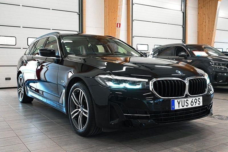 Begagnad BMW 530 292 HK (214 kW) 2023 Svart Kombi