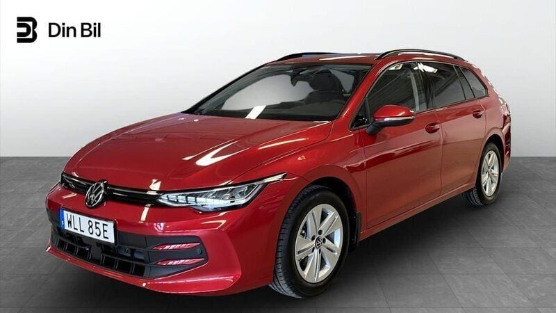 Mörkröd Ny 2024 VW Golf VIII Life Kombi | 329 900 kr (Bra pris) - Bild 1/4