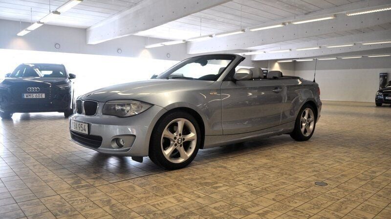 Ljusblå Begagnad 2011 BMW 118 Cabriolet Advantage Cab | 119 000 kr - Bild 1/4