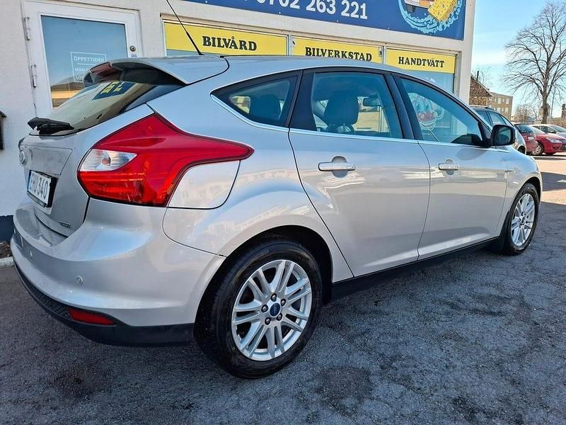 Begagnad Ford Focus Titanium 101 HK (74 kW) 2014 Grå Halvkombi