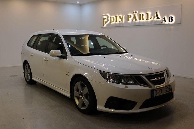 Vit Begagnad 2012 Saab 9-3 Griffin Kombi | 99 900 kr (Marknadspris) - Bild 1/4