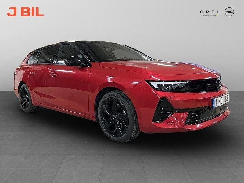 Röd Begagnad 2024 Opel Astra Kombi | 259 900 kr (Marknadspris) - Bild 1/4