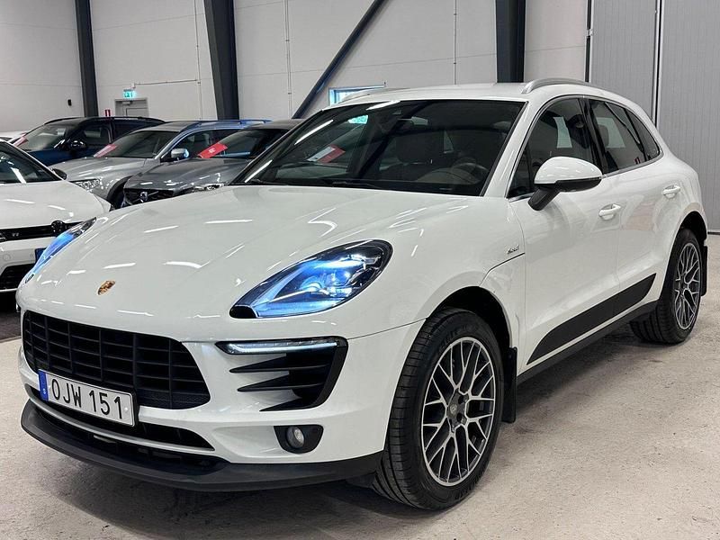 Vit Begagnad 2016 Porsche Macan S SUV | 359 700 kr (Marknadspris) - Bild 1/4