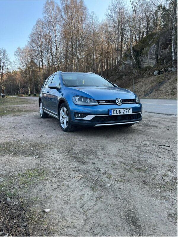 Blå Begagnad 2016 VW Golf Alltrack Kombi | 90 000 kr - Bild 1/4
