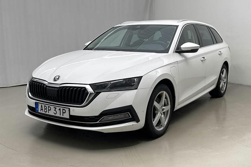 Vit Begagnad 2022 Skoda Octavia Style Kombi | 239 000 kr (Superpris) - Bild 1/4
