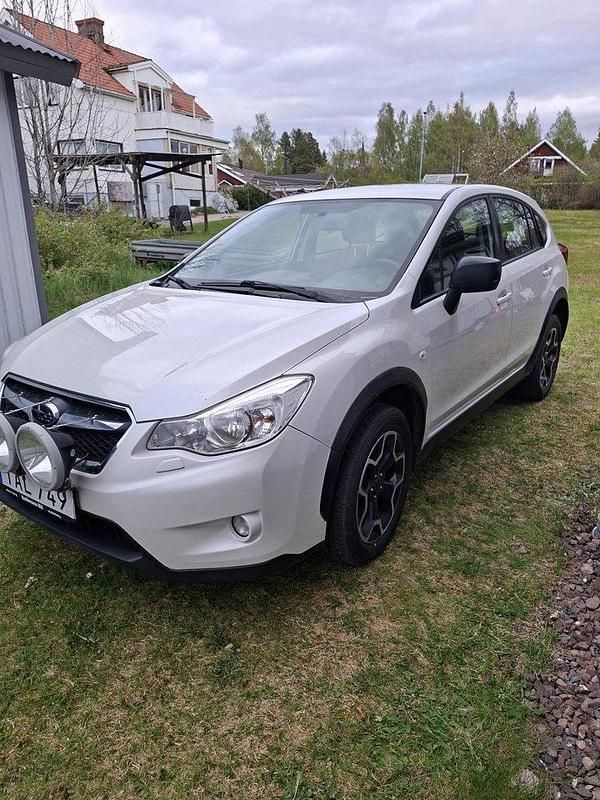 Vit Begagnad 2014 Subaru XV SUV | 75 000 kr (Bra pris) - Bild 1/3