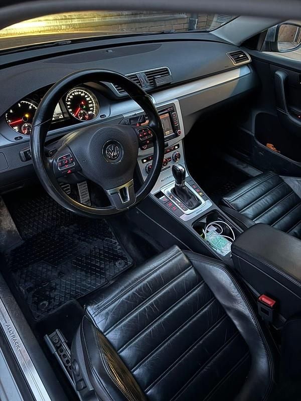 Begagnad VW Passat 170 HK (125 kW) 2012 Silver metallic