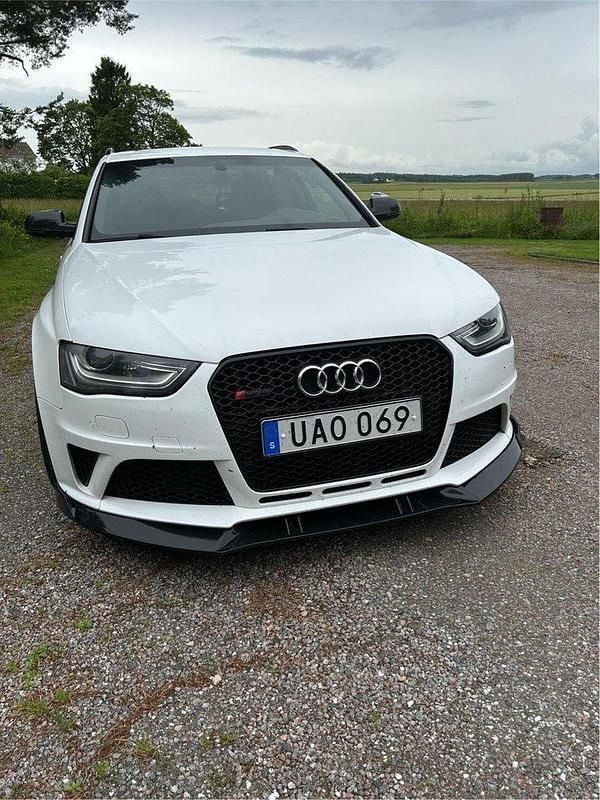 Vit Begagnad 2015 Audi RS4 Kombi | 305 000 kr - Bild 1/4