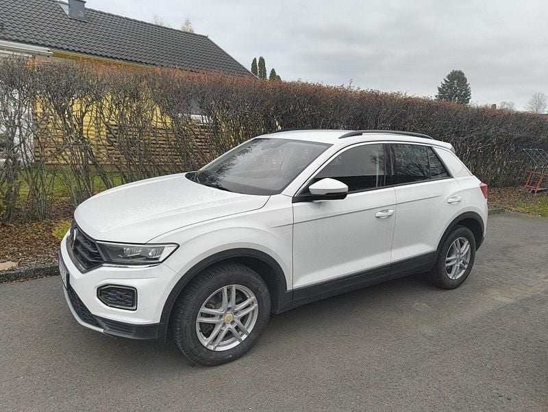 Vit Begagnad 2019 VW T-Roc SUV | 205 000 kr (Marknadspris) - Bild 1/4