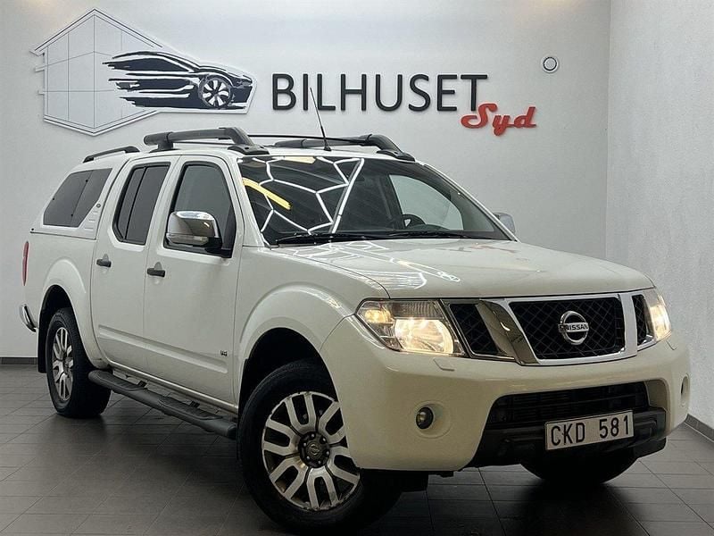 Vit Begagnad 2012 Nissan Navara Pickup | 138 500 kr (Marknadspris) - Bild 1/4