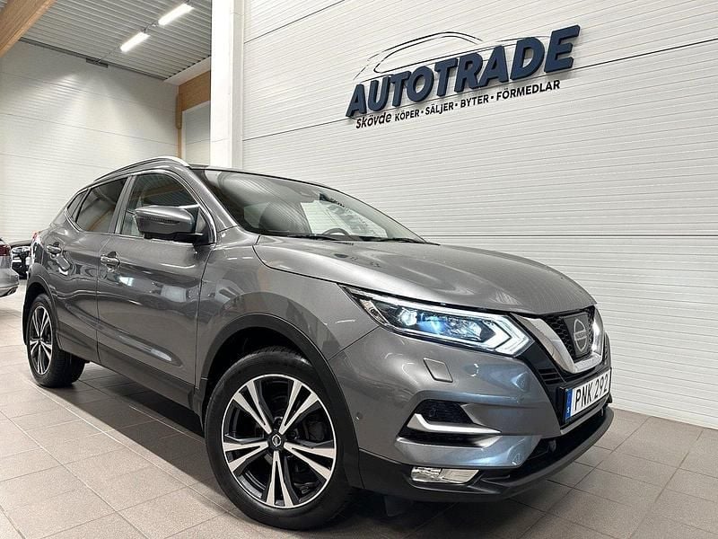 Grå Begagnad 2018 Nissan Qashqai Tekna SUV | 159 900 kr (Marknadspris) - Bild 1/4