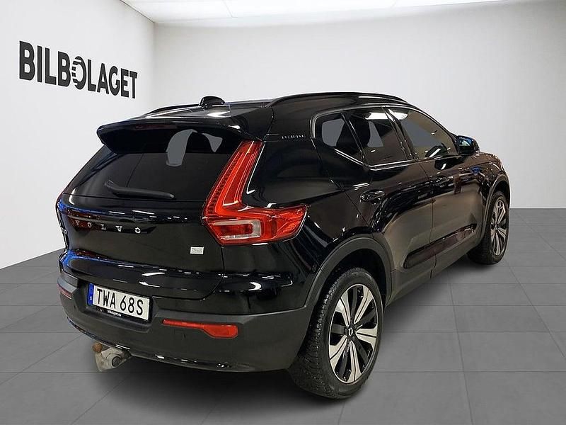 Begagnad Volvo XC40 Core 154 kW (210 HK) 2022 Svart SUV