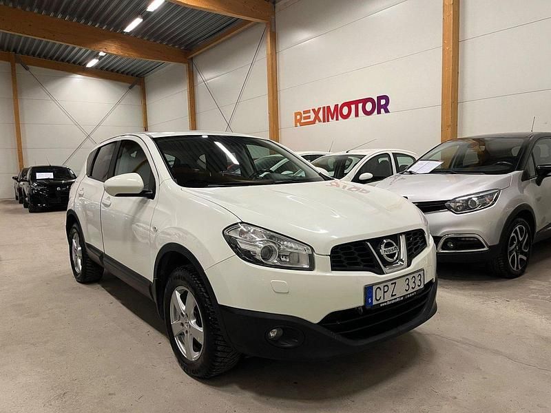 Vit Begagnad 2012 Nissan Qashqai SUV | 74 900 kr (Marknadspris) - Bild 1/4