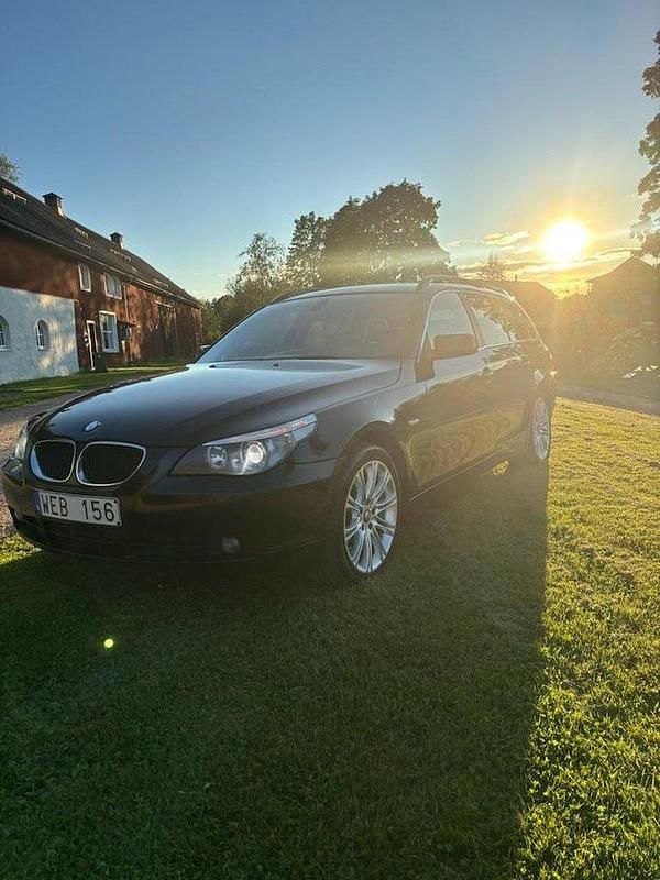 Svart Begagnad 2005 BMW 525 Kombi | 38 000 kr (Lite dyr) - Bild 1/4