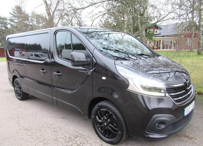 Begagnad Renault Trafic 170 HK (125 kW) 2021 Svart metallic Minibuss