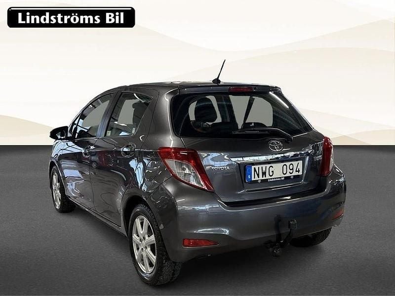 Begagnad Toyota Yaris Active 99 HK (72 kW) 2012 Grå Halvkombi