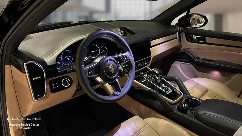 Begagnad Porsche Cayenne Platinum Edition 340 HK (250 kW) 2023 Svart SUV
