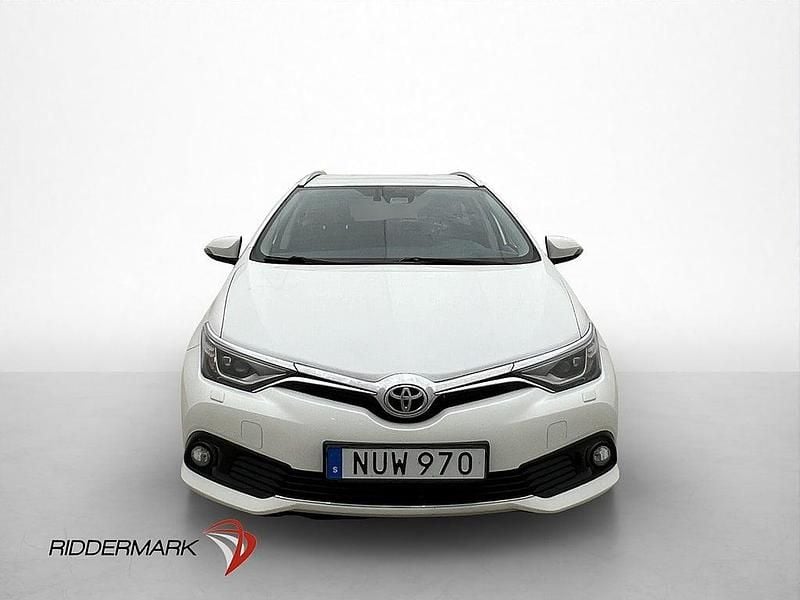 Begagnad Toyota Auris Active 112 HK (82 kW) 2015 Vit Kombi