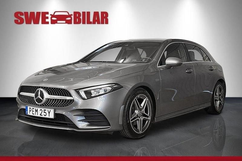 Mörkgrå Begagnad 2020 Mercedes A180 AMG Halvkombi | 249 900 kr (Marknadspris) - Bild 1/4