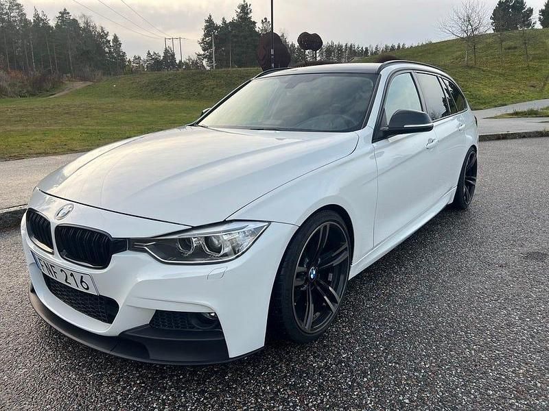 Vit Begagnad 2014 BMW 318 Sport Line Kombi | 159 000 kr (Dyr) - Bild 1/4