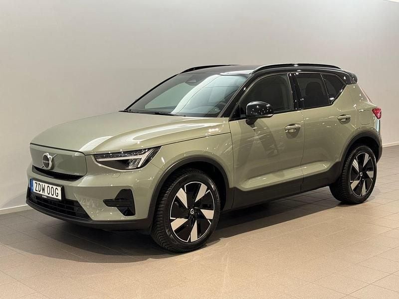 Grön Begagnad 2022 Volvo XC40 Core SUV | 319 500 kr - Bild 1/3