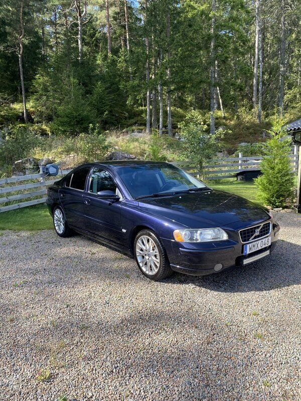Blå Begagnad 2005 Volvo S60 Momentum Sedan | 20 000 kr (Superpris) - Bild 1/4