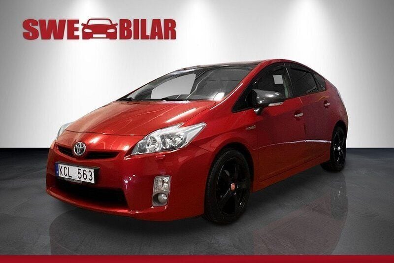 Mörkröd Begagnad 2009 Toyota Prius Halvkombi | 109 900 kr (Lite dyr) - Bild 1/4