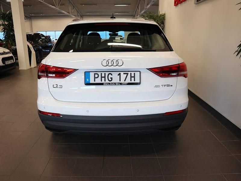 Begagnad Audi Q3 150 HK (110 kW) 2023 Vit SUV