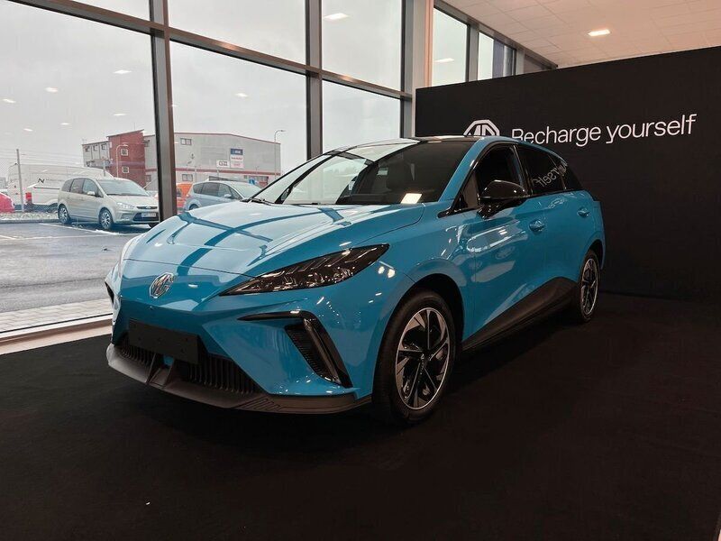 Blå Begagnad 2023 MG MG4 EV Luxury Halvkombi | 436 740 kr (Dyr) - Bild 1/4