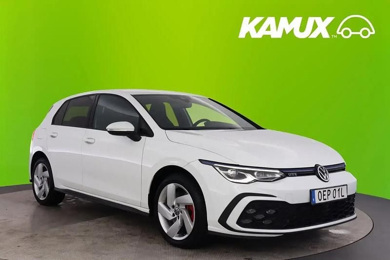 Vit Begagnad 2021 VW Golf VIII GTE Halvkombi | 289 800 kr (Marknadspris) - Bild 1/4