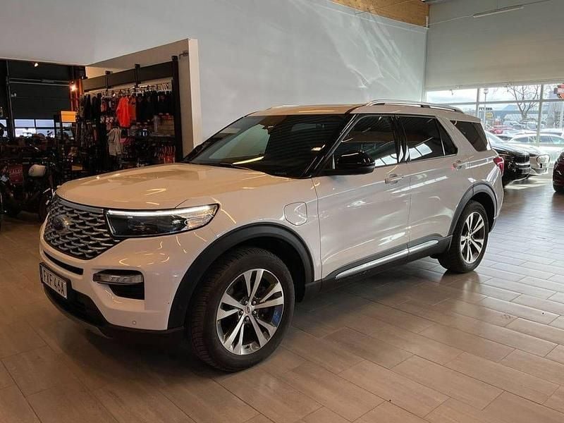 Begagnad Ford Explorer Hybrid Platinum 457 HK (336 kW) 2020 Vit SUV