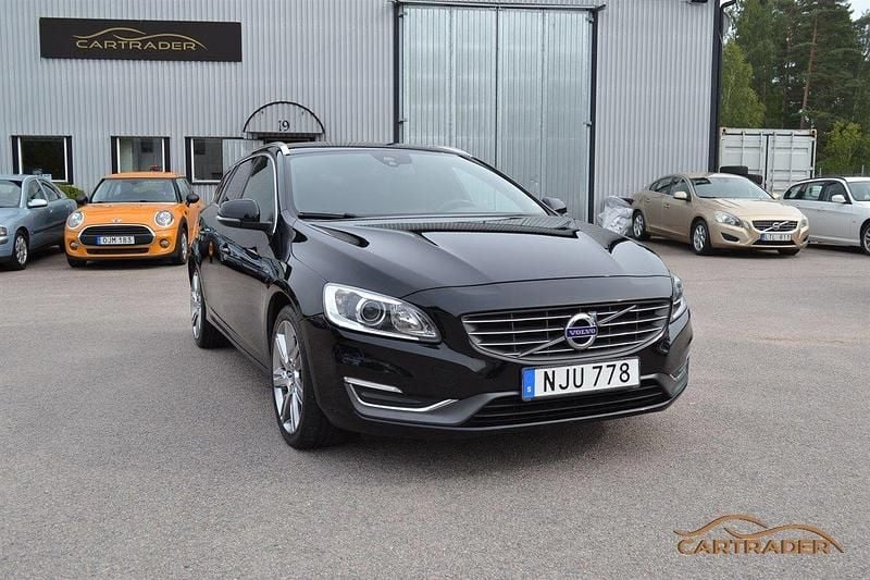 Svart Begagnad 2014 Volvo V60 Summum Kombi | 149 900 kr (Marknadspris) - Bild 1/4