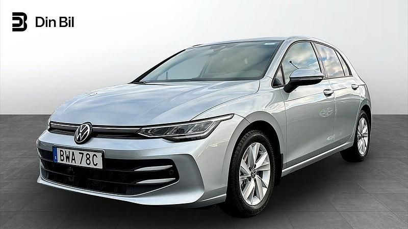 Silver Begagnad 2024 VW Golf VIII Edition Kombi | 279 900 kr (Marknadspris) - Bild 1/4