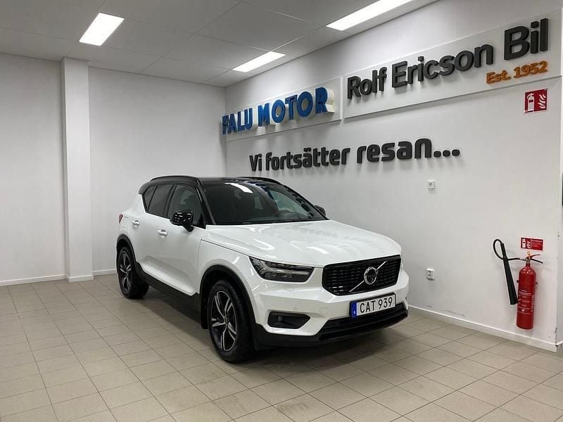 Vit Begagnad 2018 Volvo XC40 R-Design SUV | 329 500 kr (Lite dyr) - Bild 1/4